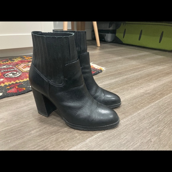 Black Leather aerosole booties, size 6. Only worn a few times - Picture 2 of 2